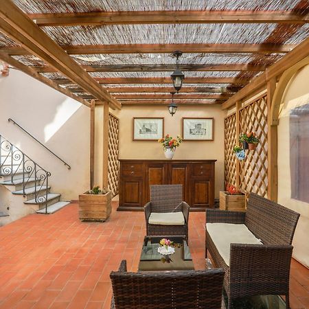לוקה Antica Residenza Santa Chiara -City Center מראה חיצוני תמונה