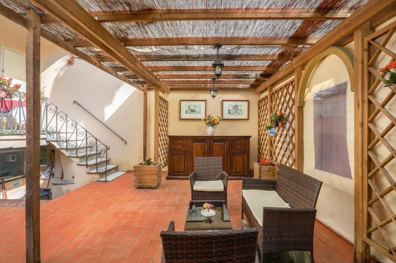 לוקה Antica Residenza Santa Chiara -City Center מראה חיצוני תמונה