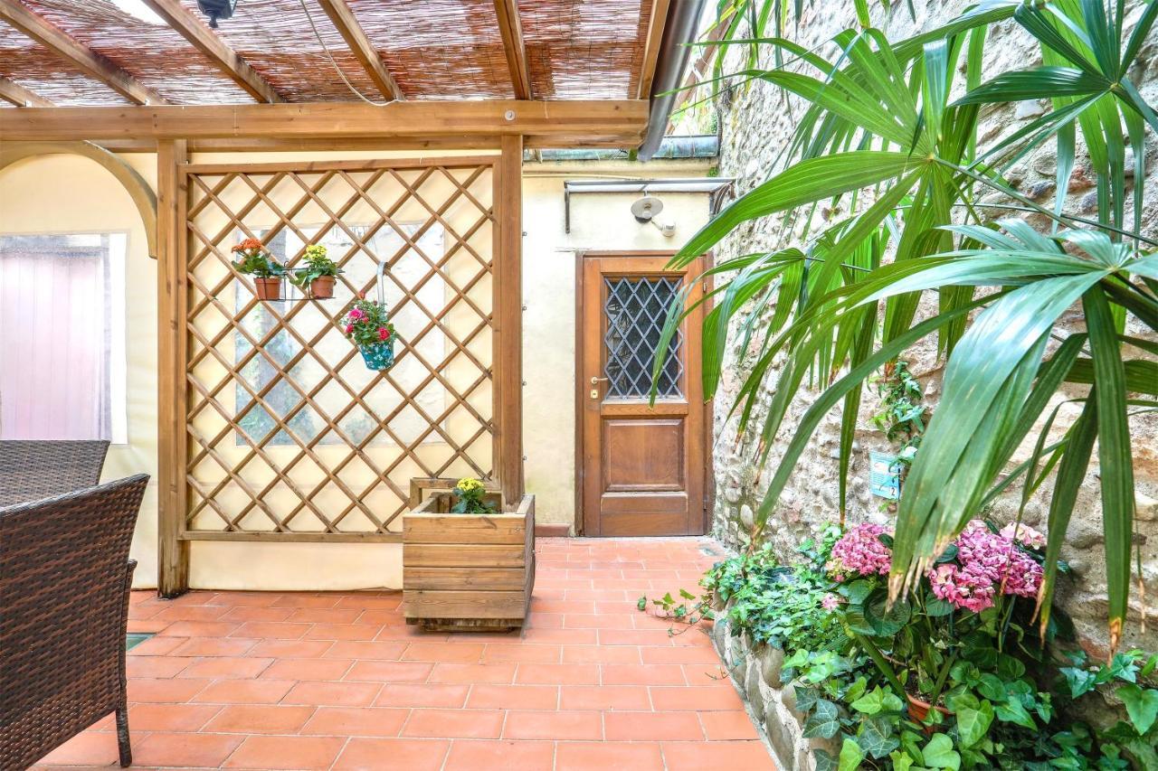 לוקה Antica Residenza Santa Chiara -City Center מראה חיצוני תמונה