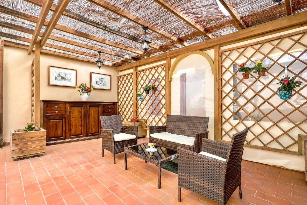 לוקה Antica Residenza Santa Chiara -City Center מראה חיצוני תמונה