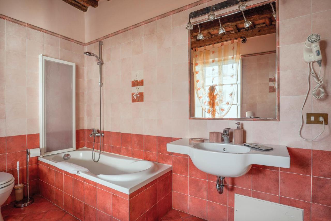 לוקה Antica Residenza Santa Chiara -City Center מראה חיצוני תמונה