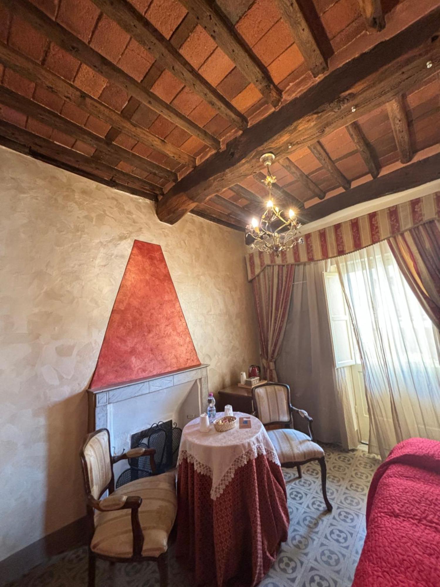 לוקה Antica Residenza Santa Chiara -City Center מראה חיצוני תמונה