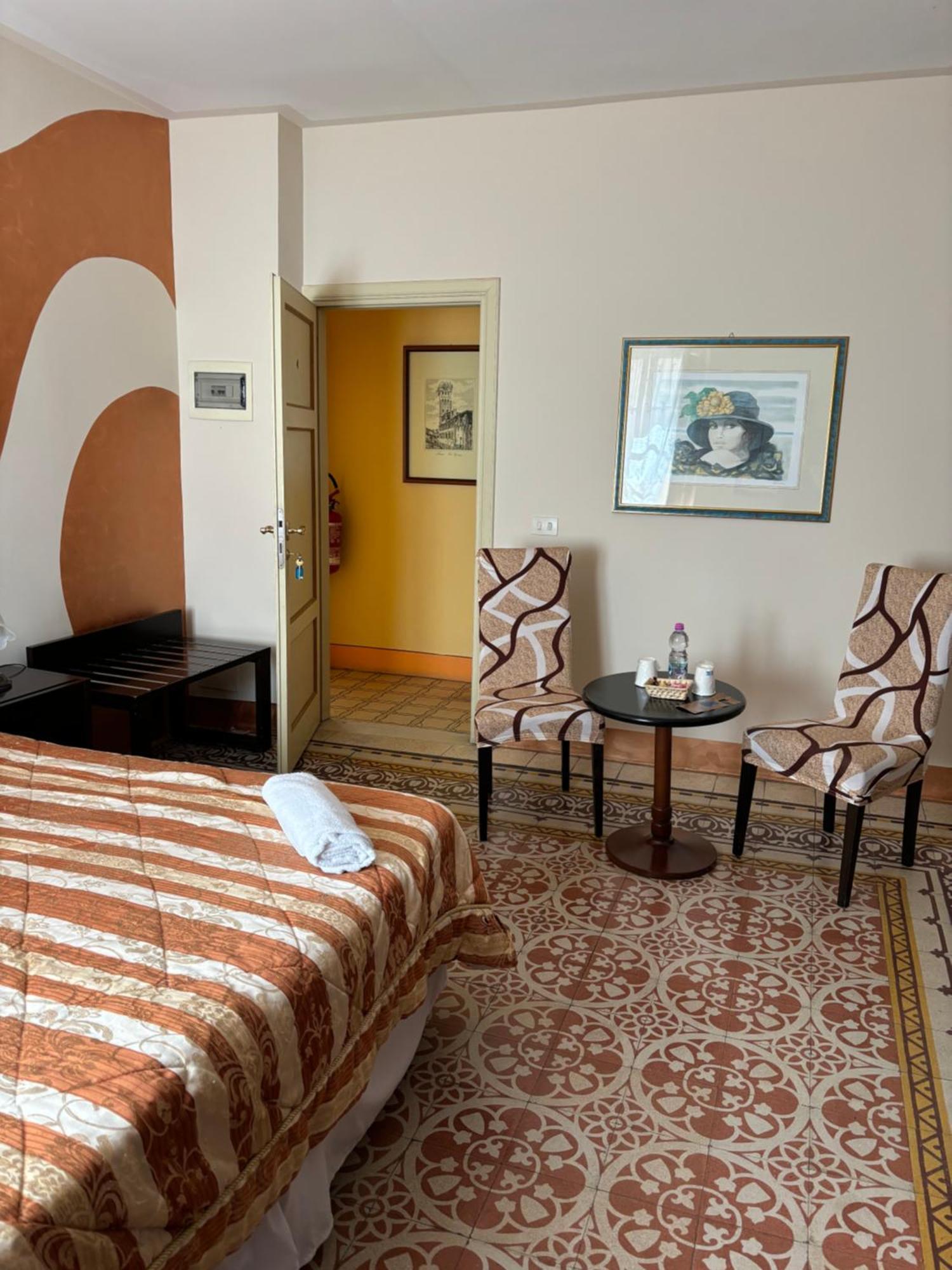 לוקה Antica Residenza Santa Chiara -City Center מראה חיצוני תמונה