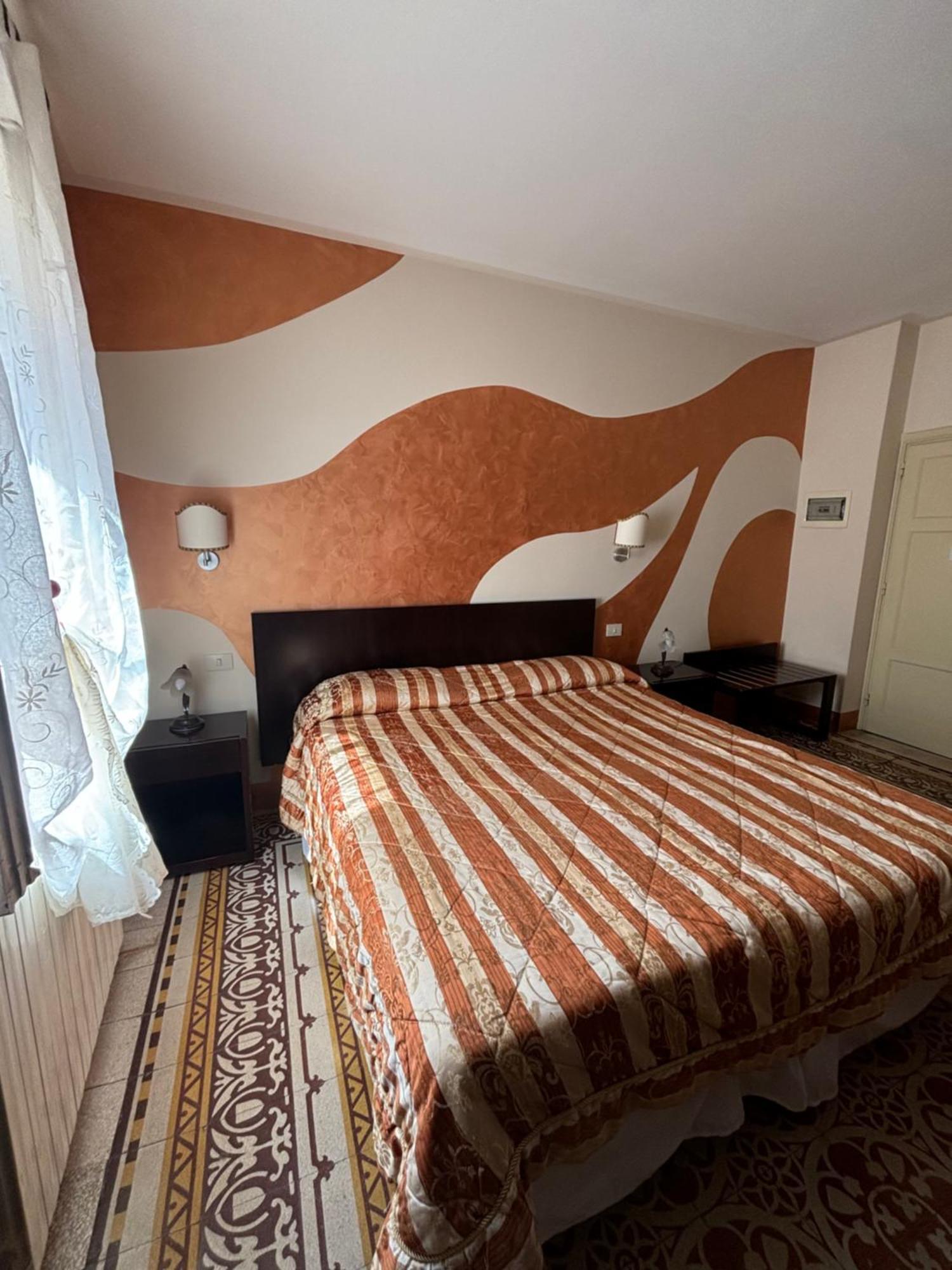 לוקה Antica Residenza Santa Chiara -City Center מראה חיצוני תמונה