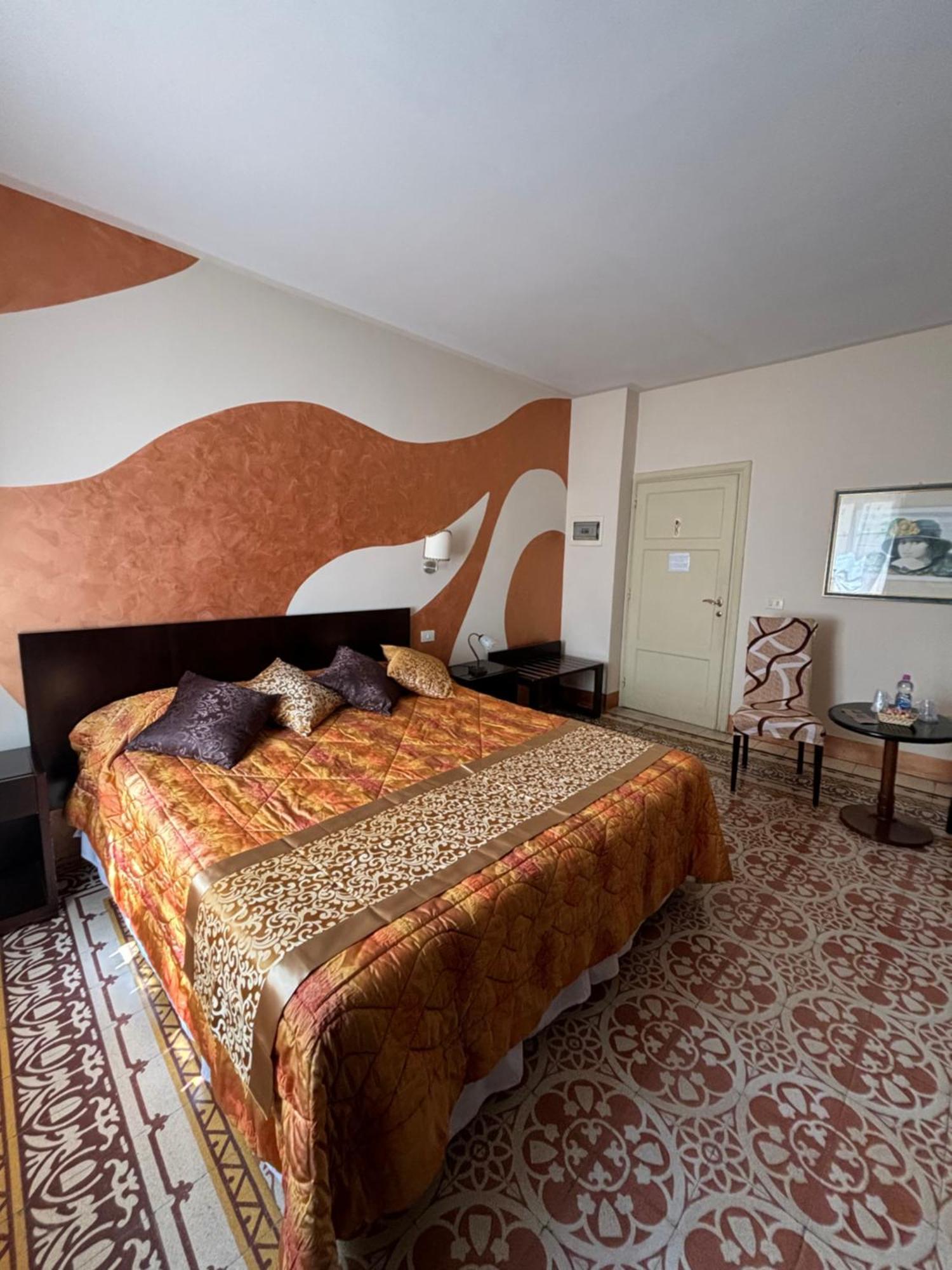 לוקה Antica Residenza Santa Chiara -City Center מראה חיצוני תמונה