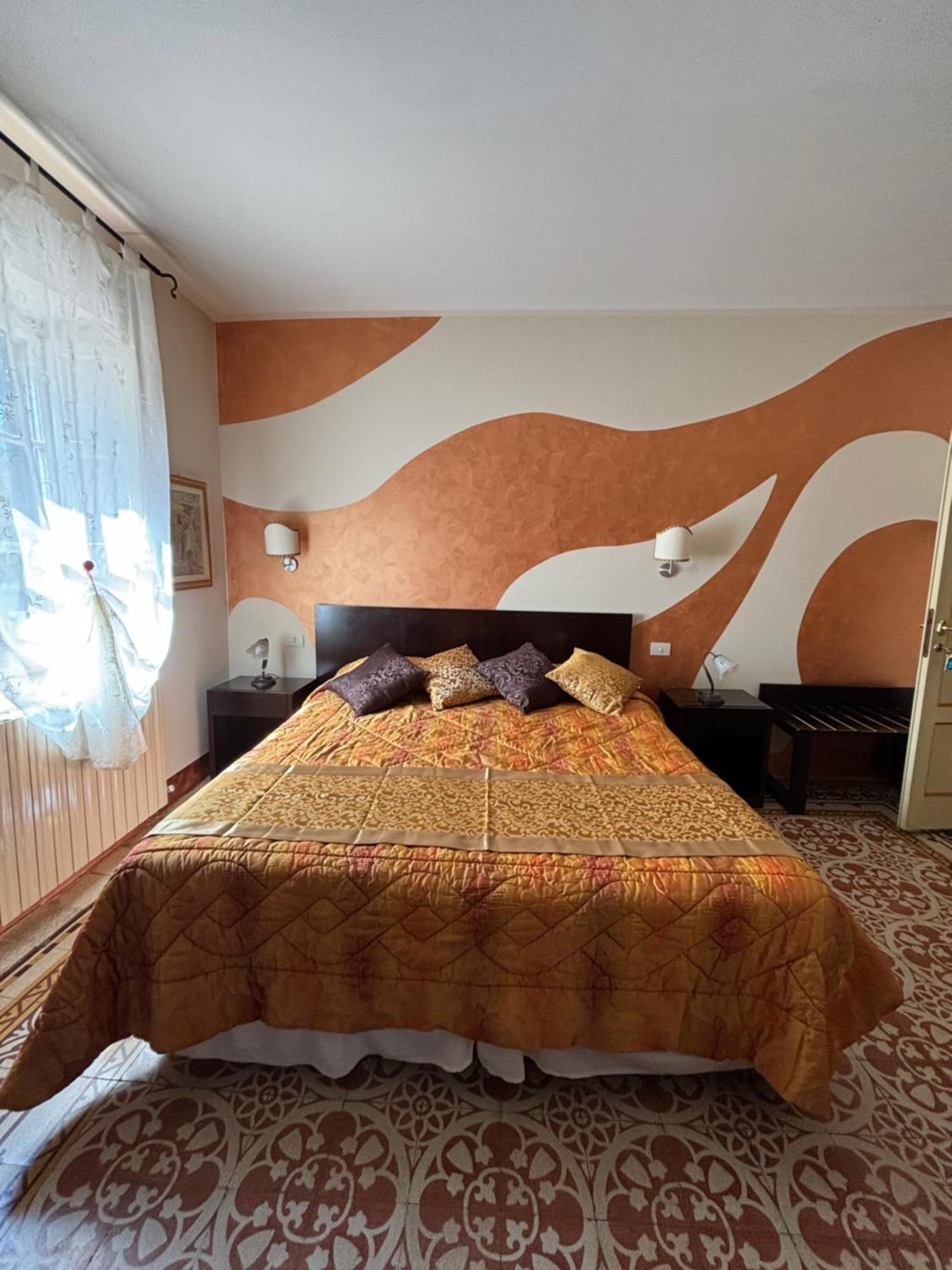 לוקה Antica Residenza Santa Chiara -City Center מראה חיצוני תמונה