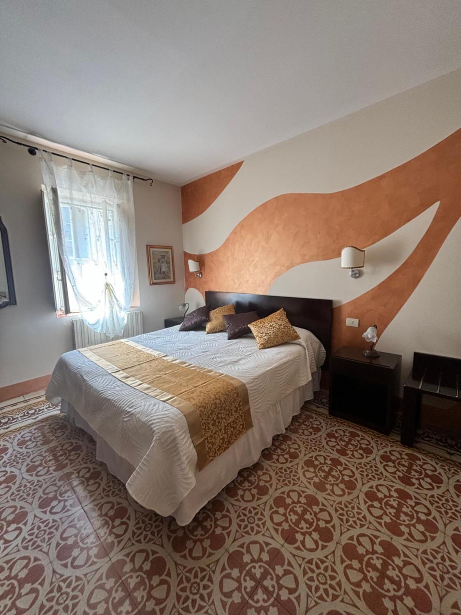 לוקה Antica Residenza Santa Chiara -City Center מראה חיצוני תמונה