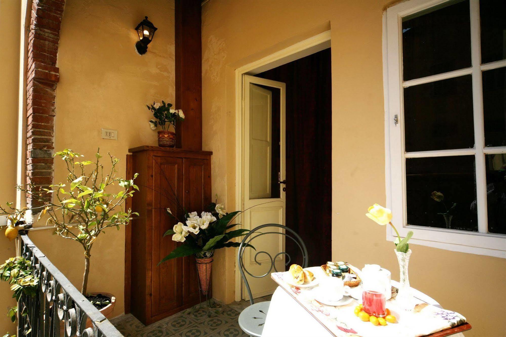לוקה Antica Residenza Santa Chiara -City Center מראה חיצוני תמונה