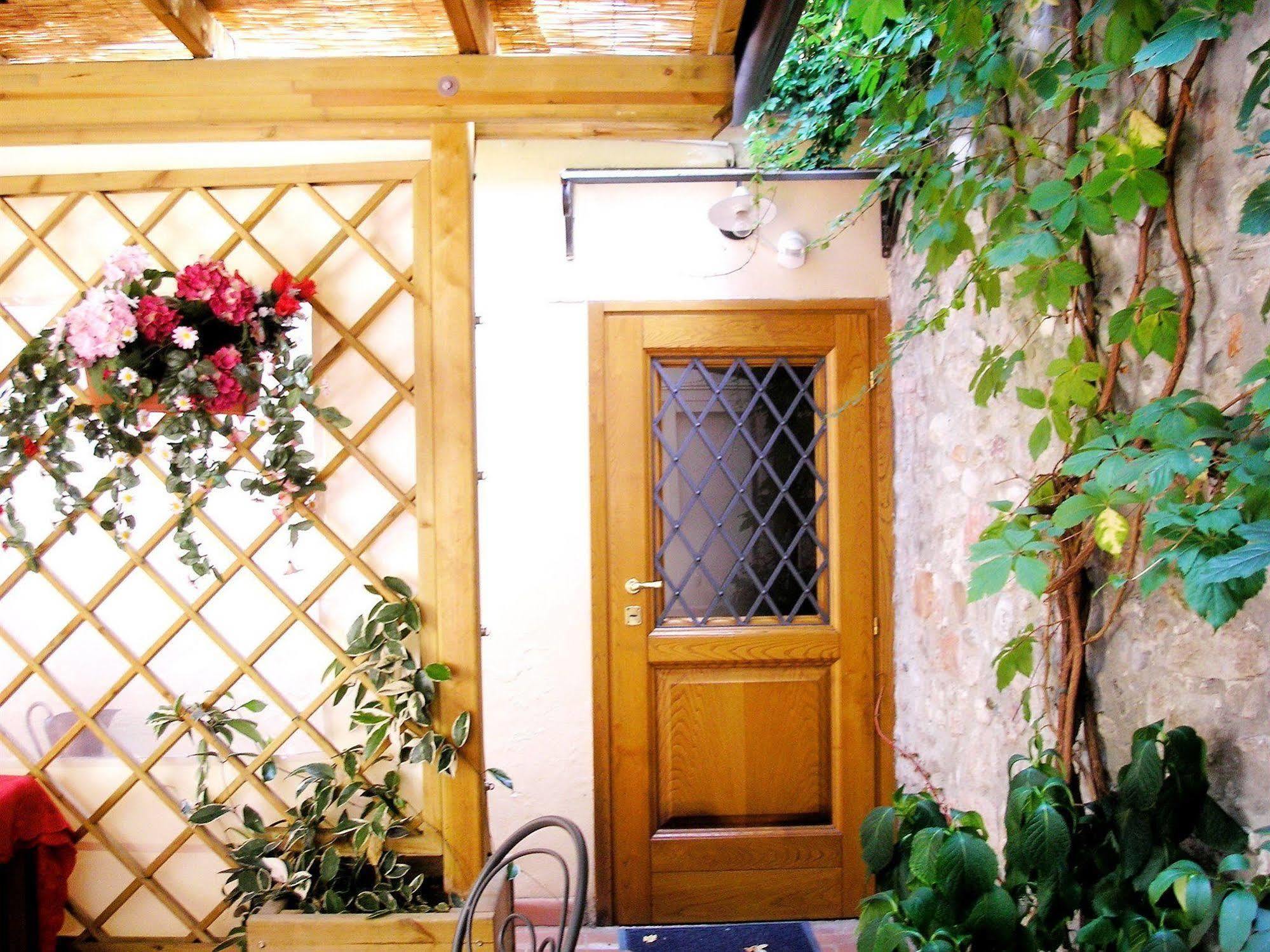 לוקה Antica Residenza Santa Chiara -City Center מראה חיצוני תמונה